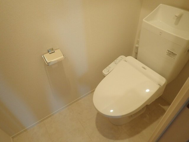 ＪＲ東海道本線 石山駅 徒歩7分 3階建 築6年のトイレ写真