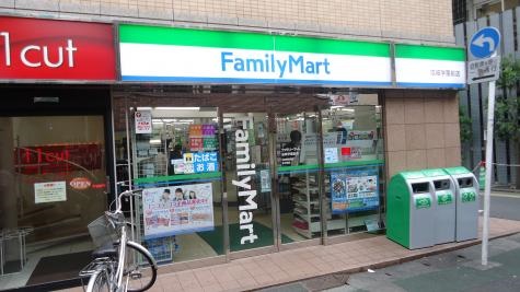 コンビニ　ファミリーマート成城学園前店（コンビニ）まで486m