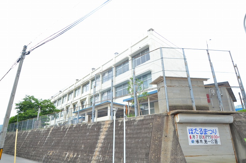 小学校　広島市立畑賀小学校（小学校）まで294m