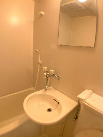 洗面設備　別部屋同一間取りの写真となります