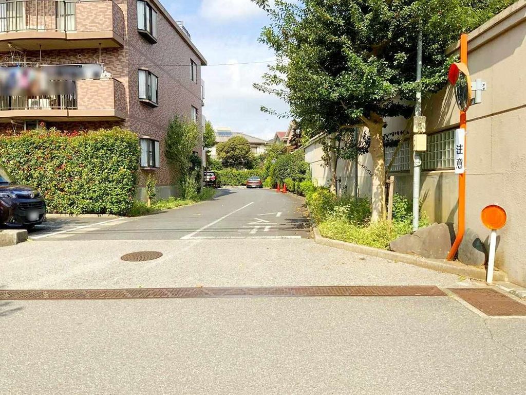駐車場　駐車場入口