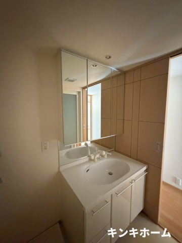 洗面設備　写真は別のお部屋です。