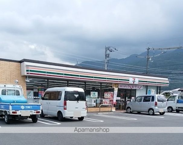 コンビニ　セブンイレブン（コンビニ）まで710m