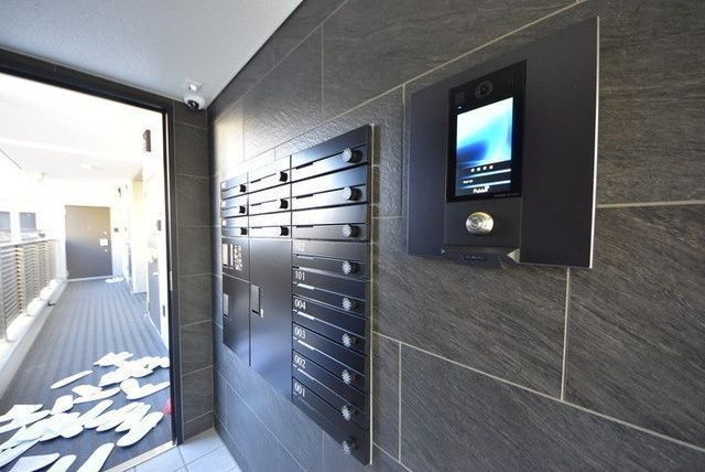エントランス　■宅配ＢＯＸ■集合ポスト■オートロック■防犯カメラ