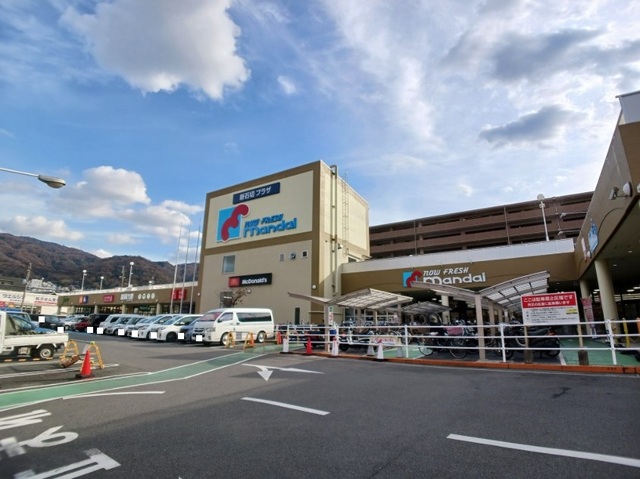 スーパー　万代　新石切店（スーパー）まで702m