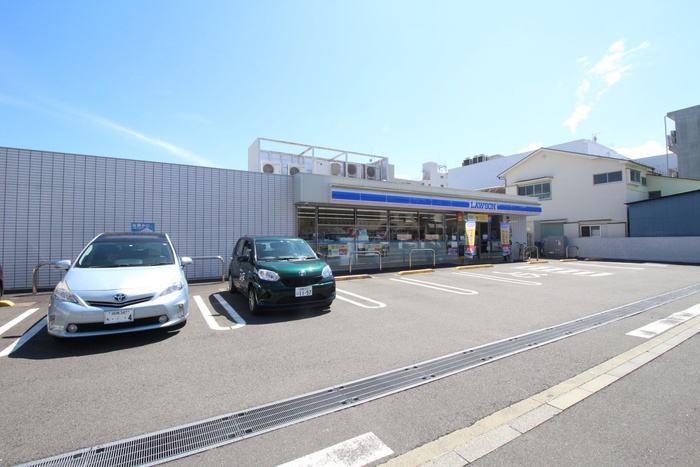 コンビニ　ローソン小田原竹の花店（コンビニ）まで450m