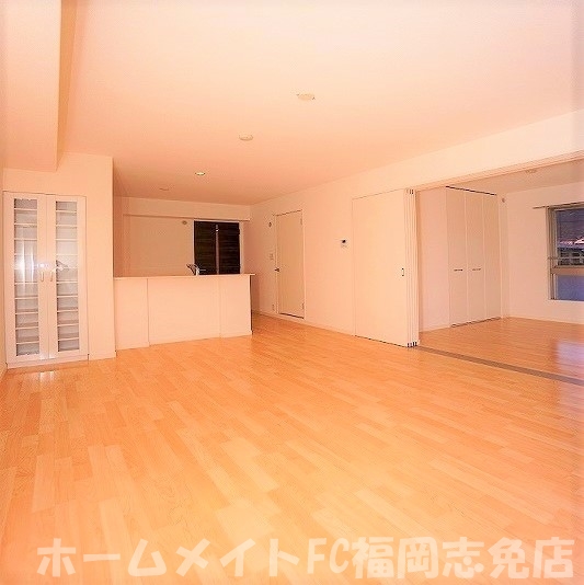 ＪＲ香椎線 新原駅 徒歩8分 5階建 築12年の居間写真