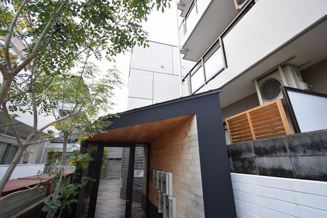 建物外観　雰囲気のあるおしゃれな外観ですね。