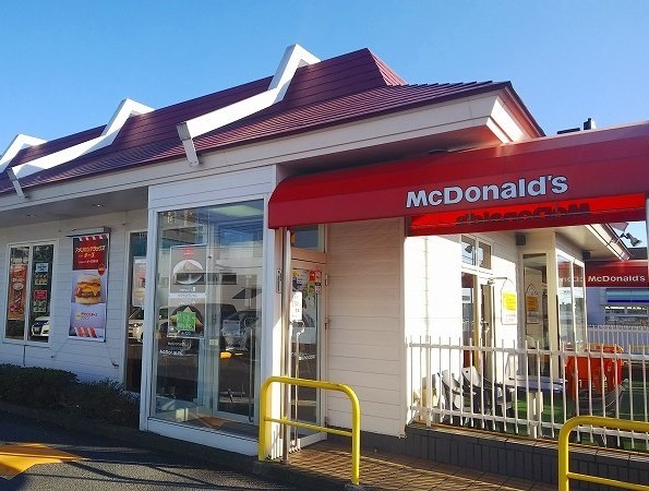 飲食店　マクドナルド１２９山際店（飲食店）まで1100m
