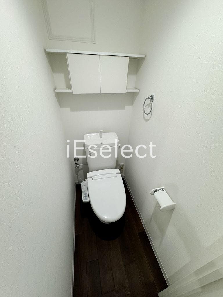 トイレ　温水洗浄便座付きのトイレです