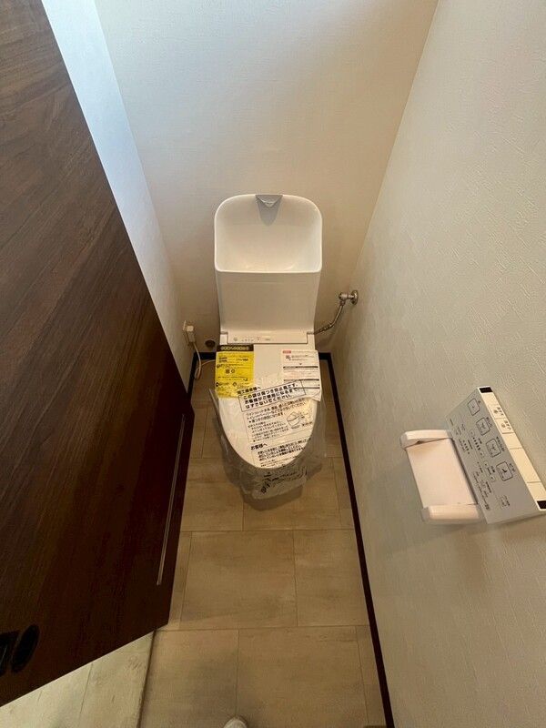 東新町ガレージハウスのトイレ写真