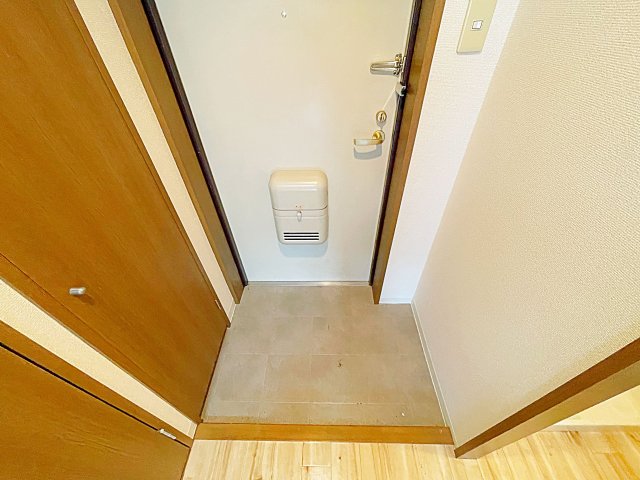 名鉄常滑線 道徳駅 徒歩4分 4階建 築25年の玄関写真