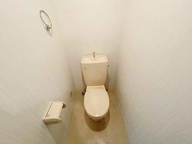 名鉄常滑線 道徳駅 徒歩4分 4階建 築25年のトイレ写真