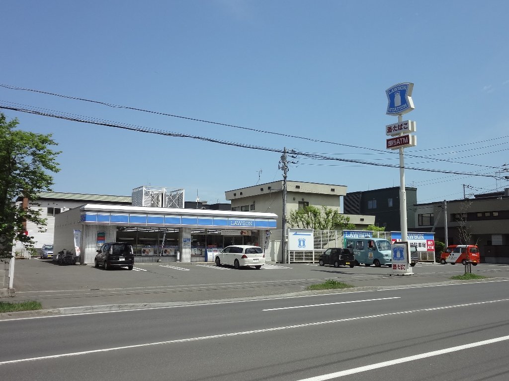 コンビニ　ローソン Ｌ＿十八条三丁目（コンビニ）まで332m