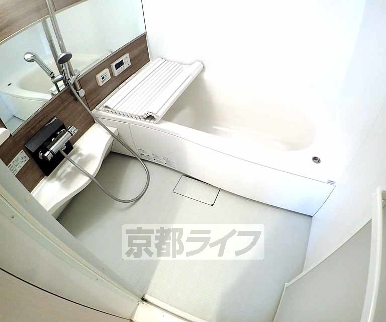 バス・シャワールーム　とても綺麗な浴室です