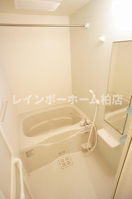 バス・シャワールーム　お風呂で日々の疲れを落としましょう