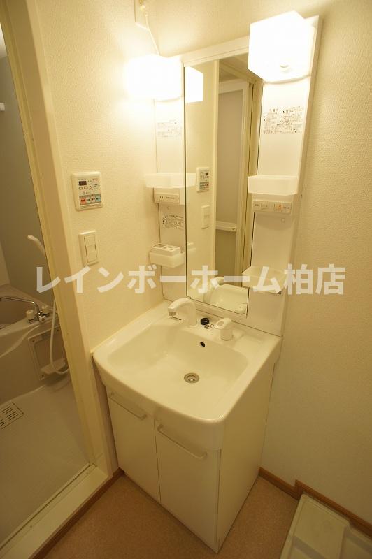 洗面設備　スペースが確保できる洗面所です