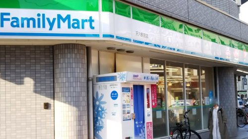 コンビニ　ファミリーマート 天六駅前店（コンビニ）まで296m
