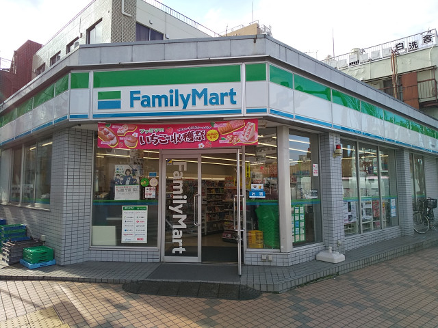 コンビニ　ファミリーマート平井駅前店（コンビニ）まで130m