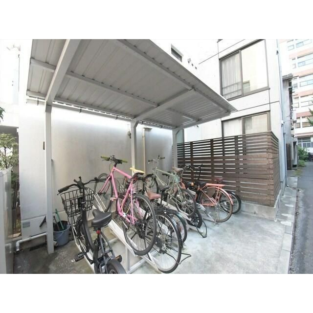 駐車場　■駐輪場