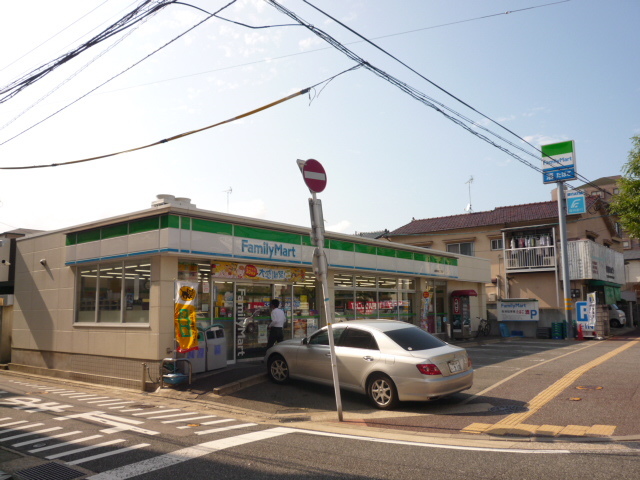 コンビニ　ファミリーマート福岡鳥飼三丁目店（コンビニ）まで270m