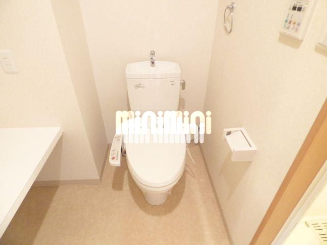 トイレ　トイレは温水洗浄便座付き