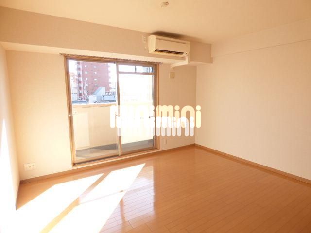 居室・リビング　日当り良好。ひろびろしたお部屋です。