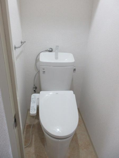 都営三田線 志村三丁目駅 徒歩8分 8階建 築51年のトイレ写真