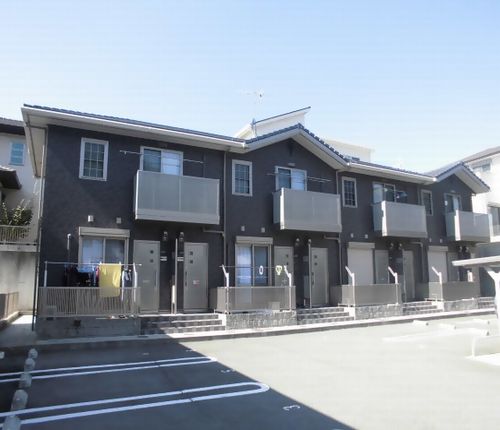 ＪＲ山陽本線 明石駅 バス乗車時間：15分 最寄りバス停で下車 徒歩3分 築18年