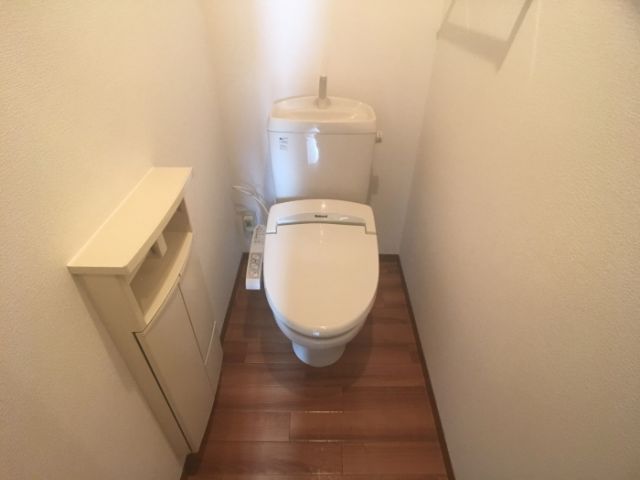 フラワーレジデンス鈴木 参番館のトイレ写真
