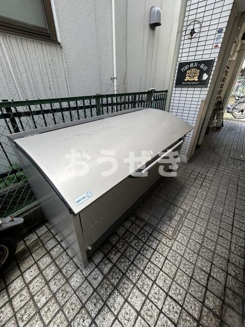 ブルーライン 蒔田駅 徒歩2分 5階建 築40年の外観写真