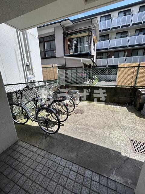 ブルーライン 蒔田駅 徒歩2分 5階建 築40年の外観写真