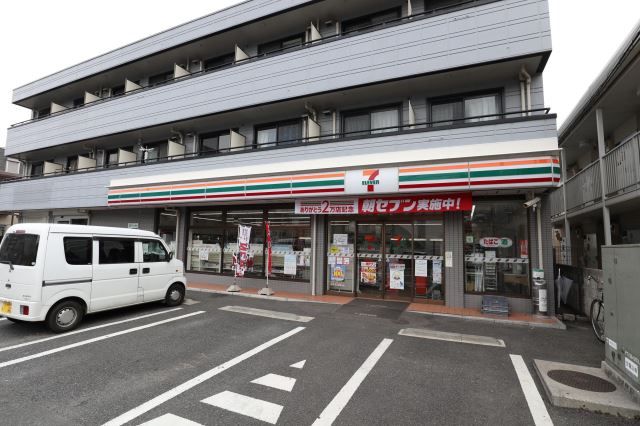 コンビニ　セブンイレブン（コンビニ）まで140m