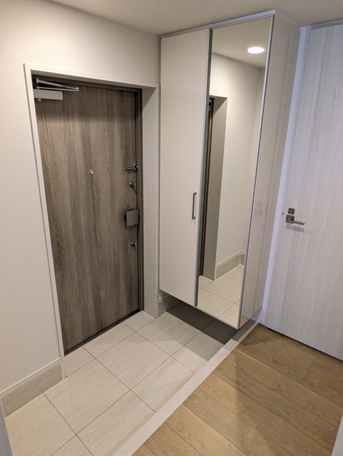 玄関　※同間取り別号室の写真です