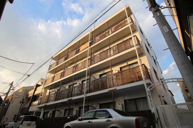 建物外観　ブレーメン通りを通って帰れます♪