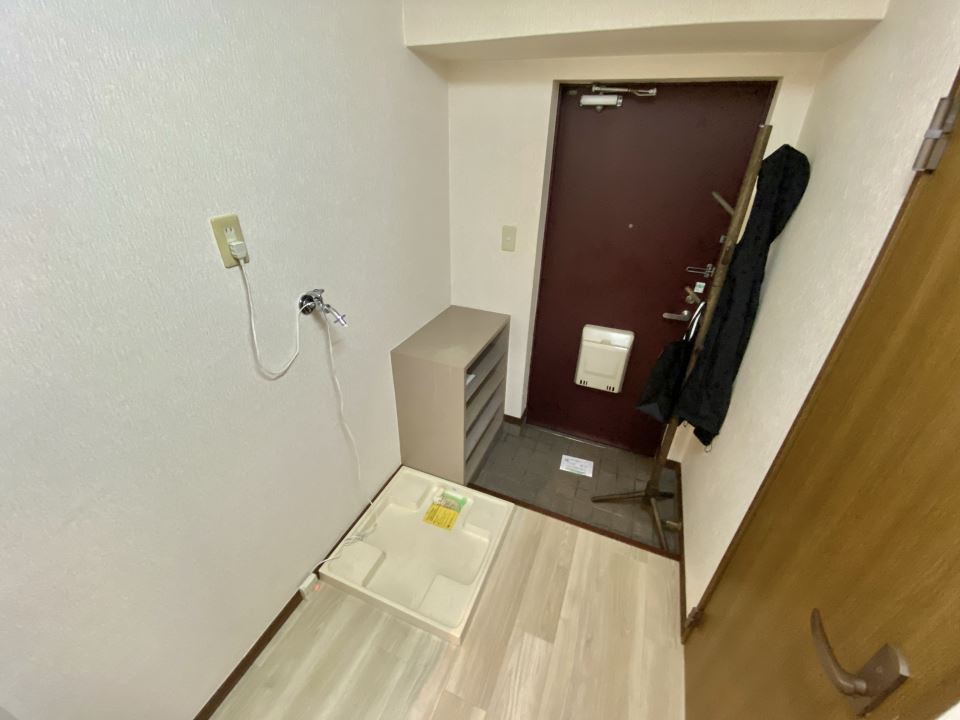 玄関　室内洗濯機置場　シューズＢＯＸあります