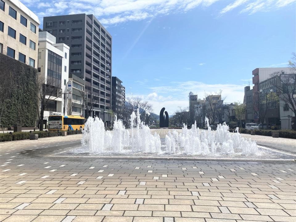 ショッピングセンター　みなと大通公園（ショッピングセンター）まで80m
