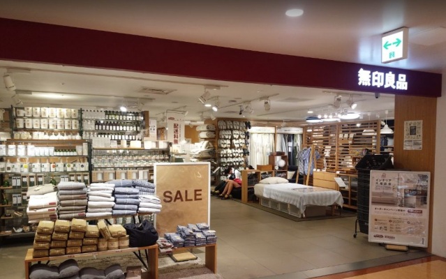 ショッピングセンター　無印良品グランデュオ蒲田店（ショッピングセンター）まで278m