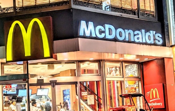 飲食店　マクドナルド三ノ輪店（飲食店）まで318m