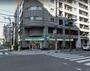 コンビニ　ファミリーマート新町三丁目店（コンビニ）まで84m