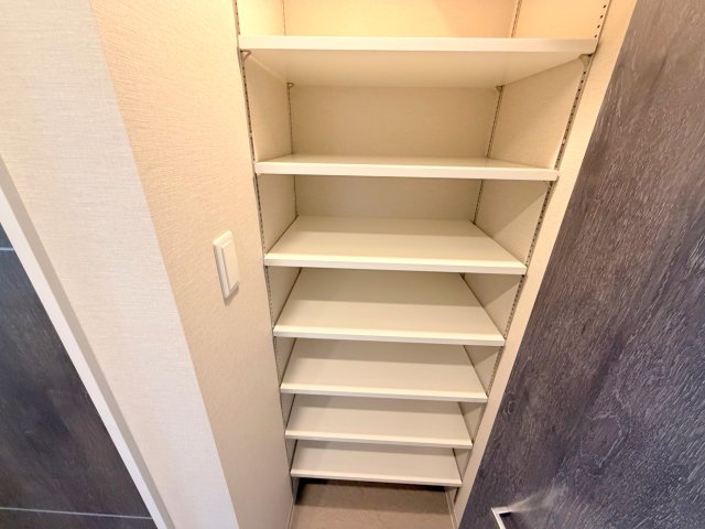 収納　大きいシューズボックスは靴がいっぱい入れれますね。