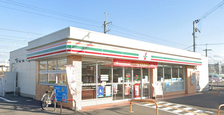 コンビニ　セブンイレブン 摂津千里丘4丁目店（コンビニ）まで681m