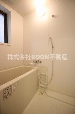 バス・シャワールーム　コンパクトで使いやすいお風呂です