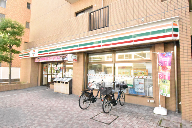 コンビニ　セブンイレブン吹田垂水町店（コンビニ）まで281m