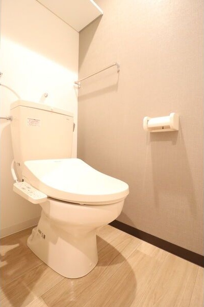 地下鉄東西線 南郷１３丁目駅 徒歩7分 4階建 築4年のトイレ写真