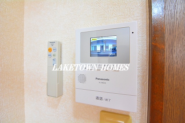 セキュリティ　来訪者の確認が出来るモニター付インターホンです。
