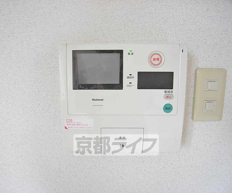 セキュリティ　玄関をあけずに訪問者を確認できます