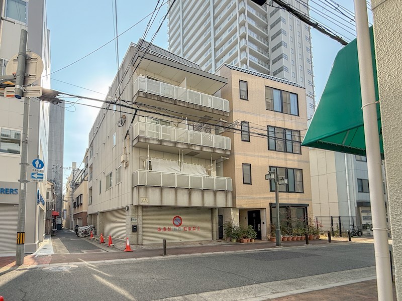 新井マンションの外観写真