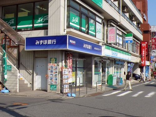コンビニ　ファミリーマート 北小金駅前店（コンビニ）まで390m
