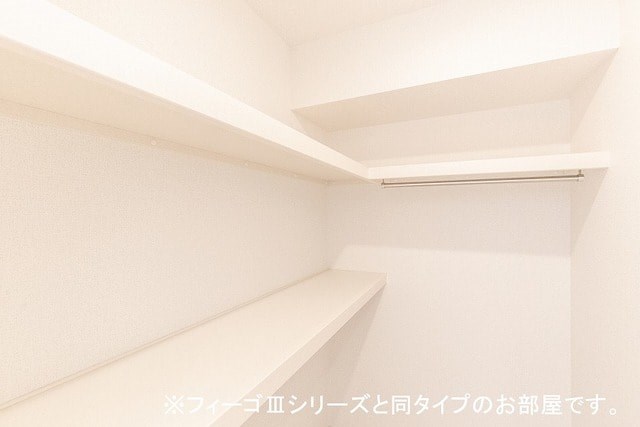収納　ウォークインクローゼット。